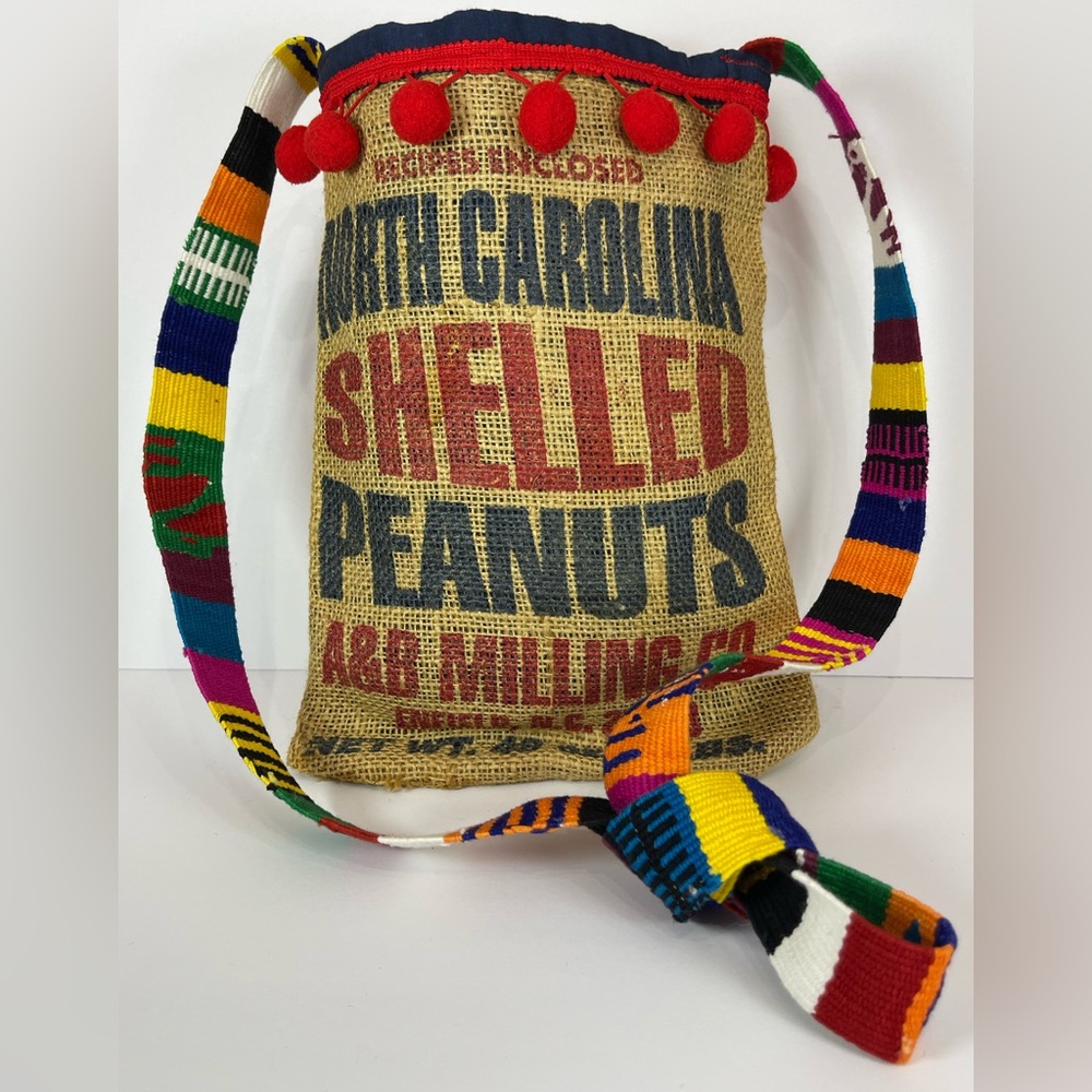 Vintage upcycled North Carolina shelled peanuts burlap crossbody bag - Picture 3 of 5